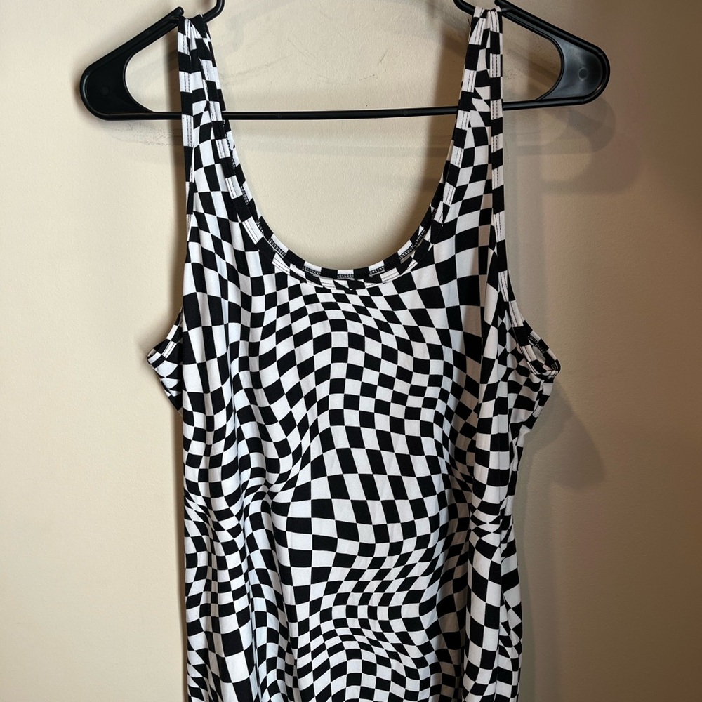 Checkered print tank